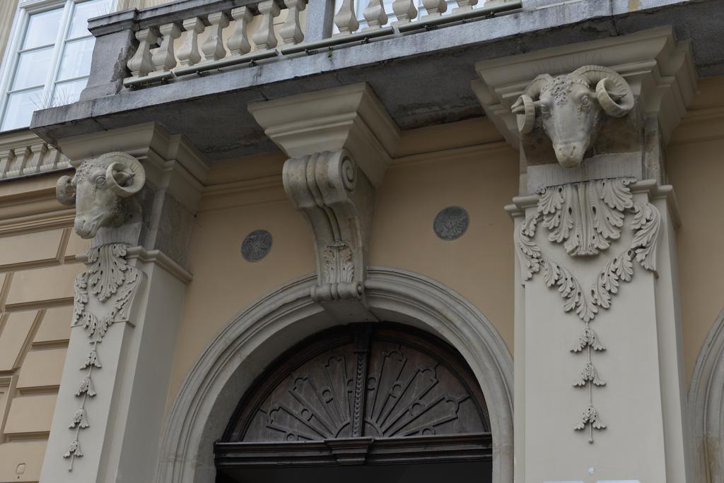 Apartamenty W Palacu Pod Baranami Cracóvia Exterior foto