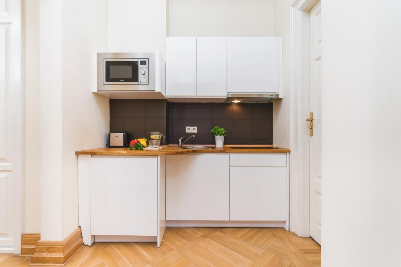 Apartamenty W Palacu Pod Baranami Cracóvia Exterior foto
